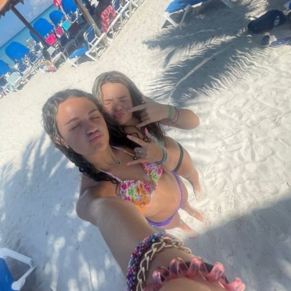 Meet your Posher, Kayla - Picture 1 of 1